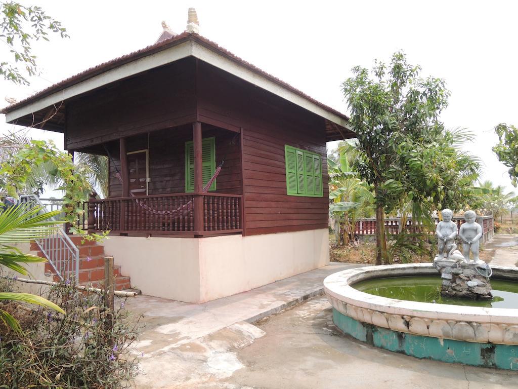 Meas Family Homestay Angk Ta Saom Exterior foto